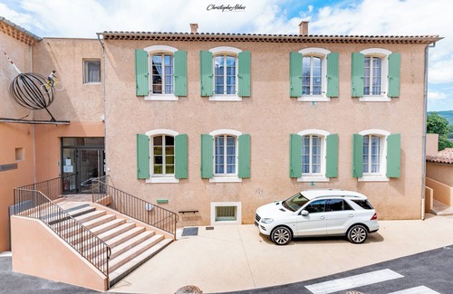 Sault Casa | In Provence, near Mont Ventoux Gîte de Groupe with vintage bike museum