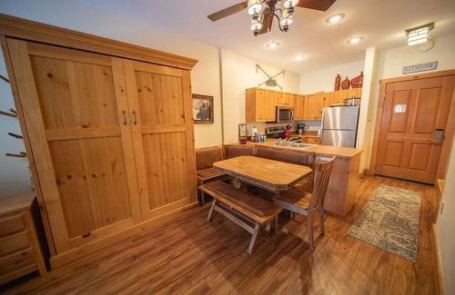 River Run Condominio | In River Run Village, Walk to Winter Activities