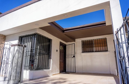 Mexicali Apartamento | En la mejor zona. Cómodo y original departamento con temática de los años 80s