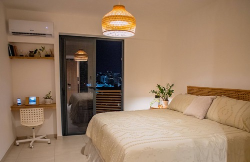 Viejo Arroyo Hondo Apartamento | In the center of the city, in front of a shopping center and close to the metro.