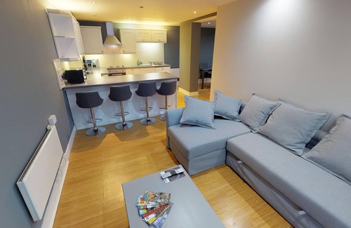 The Westside Casa | EN LAS PROPIEDADES DE LA CIUDAD, LUJOSO 4 DORMITORIOS 3 BAÑOS UBICACIÓN DEL CENTRO DE LA CIUDAD