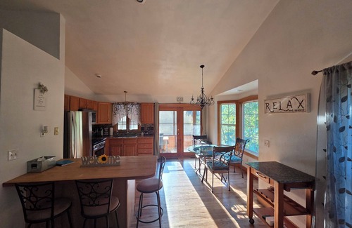 Renault Casa | In the Country a Beautiful 2-bedroom house with its own private lake