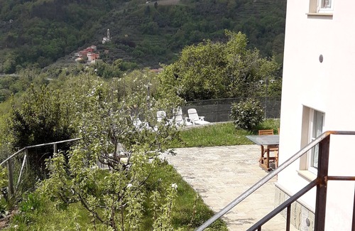 Velva Apartamento | EN LA COLINA SOBRE SESTRI LEVANTE CON GRAN TERRAZA Y VISTA PANORÁMICA
