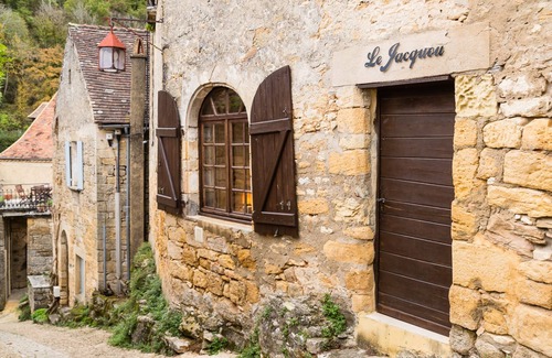 Beynac-et-Cazenac Apartamento | En el corazón de Beynac, su acogedor alquiler
