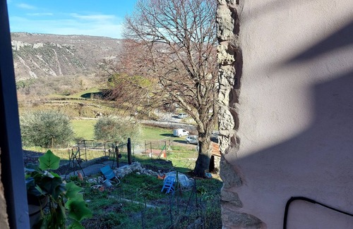 Cipieres Apartamento | In the heart of a medieval French village. One bed apartment. Pet friendly
