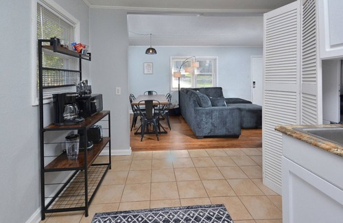 Carrboro Cabaña | In the heart of Chapel Hill Walk to UNC & cafés!! 3 Bedroom House