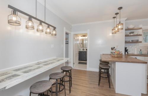 Little Italy Apartamento | In the heart of Little Italy! Free Parking!