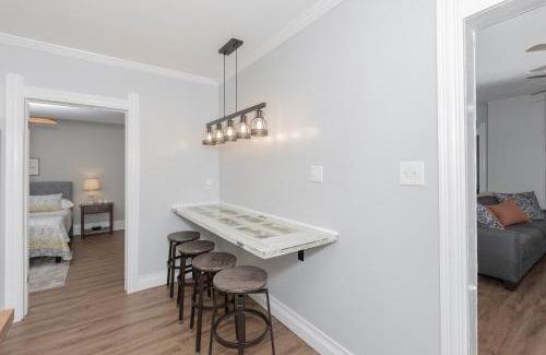Little Italy Apartamento | In the heart of Little Italy! Free Parking!