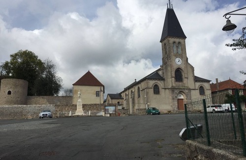 Larochemillay Apartamento | In the heart of Morvan. In the village square. A few kilometers from Mont Beuvray
