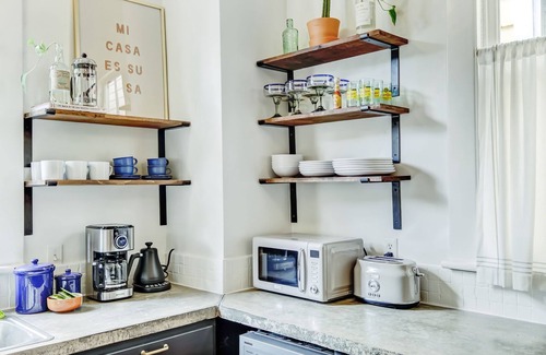 Midtown Casa | In the Heart of Savannah's Starland District /3 Bedroom Bungalow. Pet Friendly!