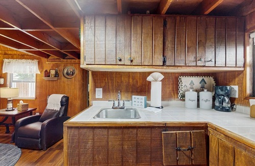 Tampa Cabaña | In the heart of Tampa, rustic and convenient with AC, WIFI and close to stadiums