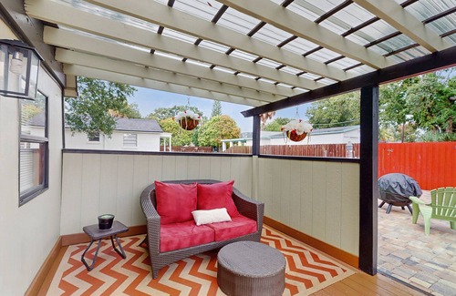Tampa Cabaña | In the heart of Tampa, rustic and convenient with AC, WIFI and close to stadiums