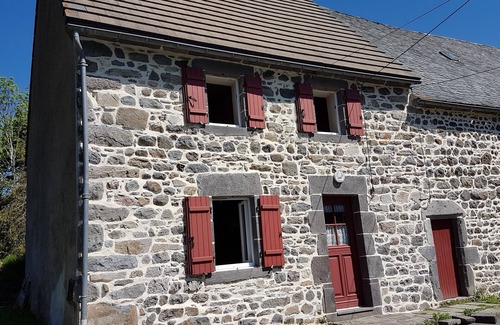 Perpezat Cabaña | En el corazón de los volcanes de Auvernia, narcisos casa le da la bienvenida