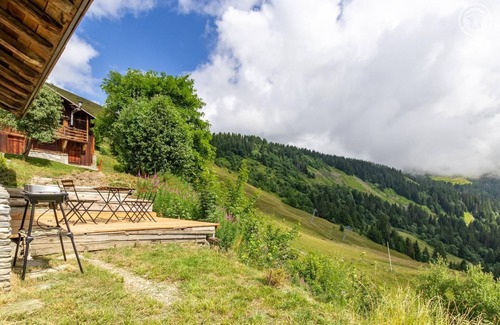 Hauteluce Casa | In the heart of the Beaufortain, a veritable "little Savoyard tyrol". 3km from Les Saisies Olympic resort