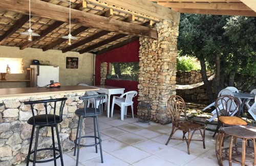 Viens Villa | En el corazón del Luberon, espaciosa villa con piscina privada y jacuzzi.
