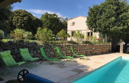 Viens Villa | En el corazón del Luberon, espaciosa villa con piscina privada y jacuzzi.
