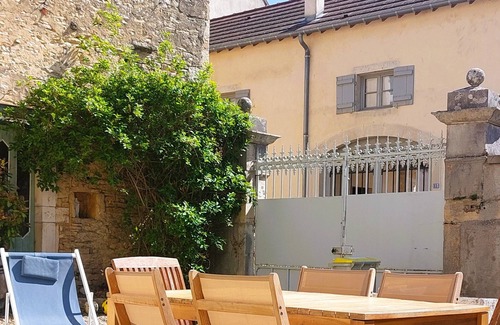 Monthelie Casa | In the heart of the vineyards