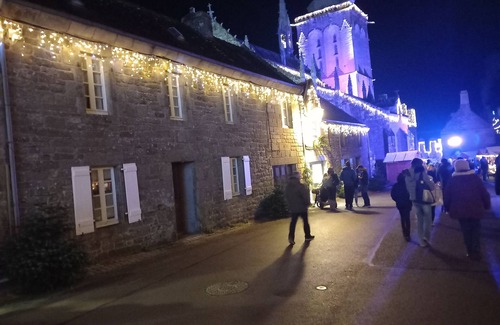 Locronan Casa | In the heart of the village of Locronan.