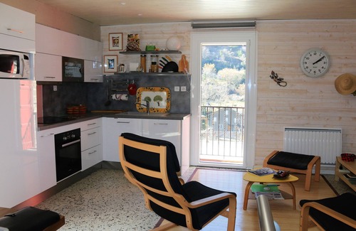 Nyer Casa | En el corazón del pueblo de Nyer, a las puertas de la reserva natural.