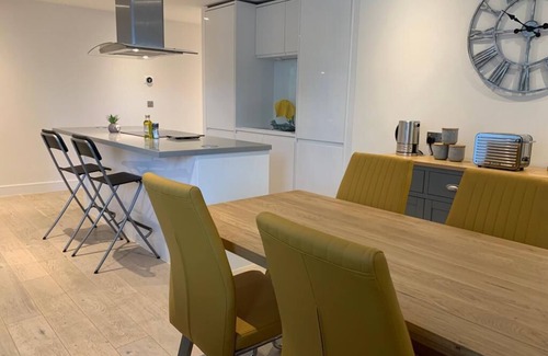 Windsor City Centre Apartamento | In the heart of Windsor, a spacious and light 2bed, 2bath, very near the Castle