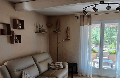 Caseneuve Villa | En la campiña de Luberon, villa climatizada con piscina vallada