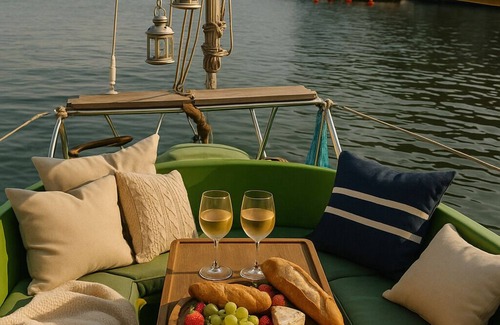 Trosso Alquiler De Eote | In the middle of city life - on a small boat in Karlskrona