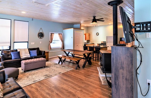 Free Soil Casa | In The Woods - Pet Friendly Waterfront