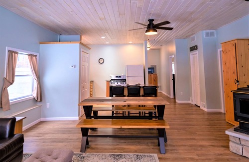 Free Soil Casa | In The Woods - Pet Friendly Waterfront