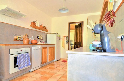 Suze-la-Rousse Casa | In this beautiful vacation home with pool you can enjoy a relaxing vacation.