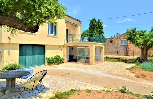 Saint-Laurent-La-Vernede Casa | In this beautiful cottage with jacuzzi you can enjoy a relaxing vacation.