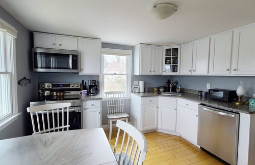 Wellfleet Condominio | In-Town 2BD Condo--A/C, Walk to Wellfleet Center, Town Pier & Mayo Beach