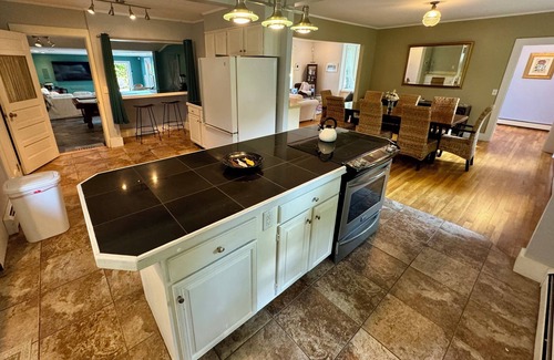 Lubec Casa | In-town 5 Bedroom Victorian With Heated Pool