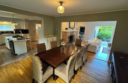 Lubec Casa | In-town 5 Bedroom Victorian With Heated Pool
