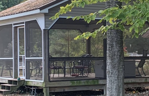 Rock Hall Casa | In town location with porches and shady patios