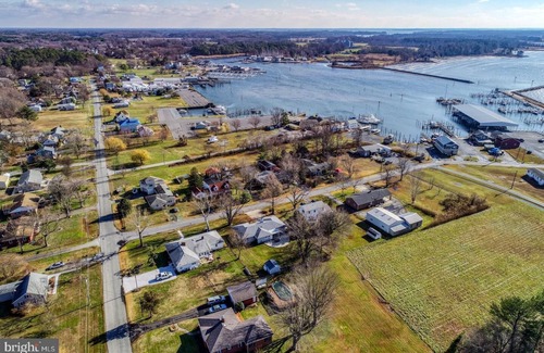 Rock Hall Casa | In Town, Rock Hall, Fenced-In Yard, 1 Block to Bay!!