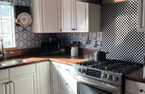 Avalon Casa | In town & WALK TO BEACH. A 2-Story, 986 sq ft family & pet friendly townhome.