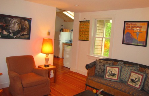 Vineyard Haven Casa | ** Dentro de la Ciudad ** A pie de todo !!**¡MASCOTAS BIENVENIDAS!* Adorable Home-Porche
