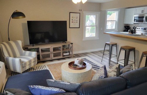 Madison Apartamento | In-Unit Laundry, A/C, Free Parking, Dishwasher.