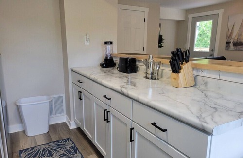 Madison Apartamento | In-Unit Laundry, A/C, Free Parking, Dishwasher.