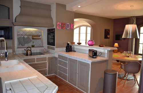Violes Casa | En Violès, Vaucluse, casa de vacaciones excepcional, piscina climatizada