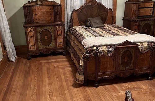 Manistee Cama Y Desayuno | The Chandelier Bed & Breakfast ROOM #1