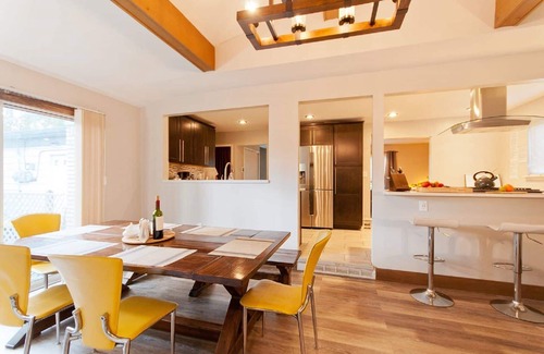 Oak Park Casa | Gema moderna y rústica! Situado en el centro - Cocina completamente equipada / Patio / Grill