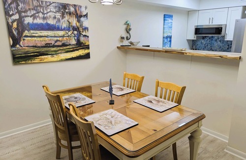 Saint Helena Island Condominio | Viernes check in disponible. Ver especiales a continuación! Ver comentarios sobre qué esperar