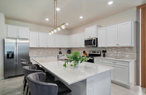 Sunrise Lakes Casa | Incredible 10Bd SummerKitchen Windsor Cay