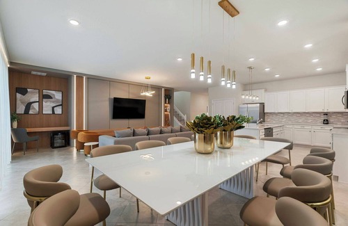 Sunrise Lakes Casa | Incredible 10Bd SummerKitchen Windsor Cay