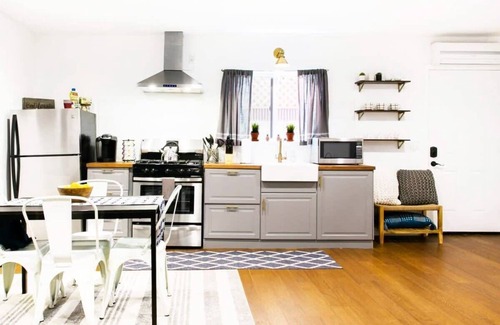 Valley Glen Casa | Incredible 1BR Home near Universal Studios at LA