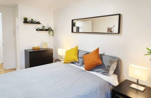 Hochelaga Apartamento | Incredible 3BDR in Mtl Core with private parking!