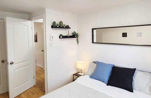 Hochelaga Apartamento | Incredible 3BDR in Mtl Core with private parking!