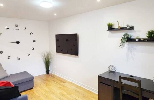 Hochelaga Apartamento | Incredible 3BDR in Mtl Core with private parking!