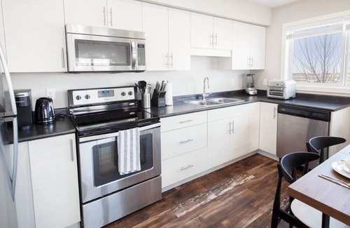 Fort Gary Casa | Incredible 3Bedroom Townhouse with Garage & Wi-Fi!